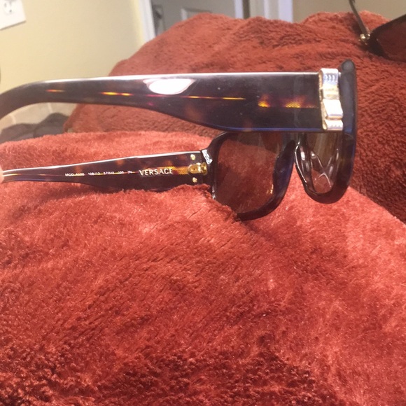 Authentic Versace Sunglasses with gold bows! - Picture 7 of 7